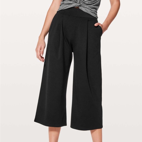 lululemon athletica Pants - Lululemon Can You Feel The Pleat Crop *21"
